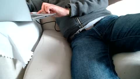 F E L I X -  -  F O ll O W      M E  online show from December 27, 2:44 pm