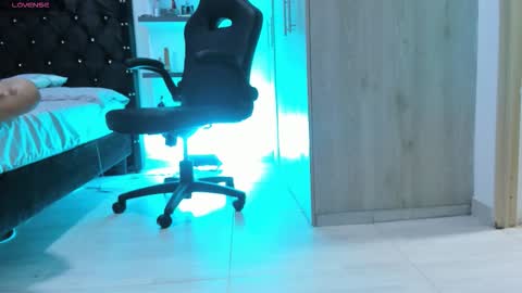 Duriel online show from March 22, 5:01 am