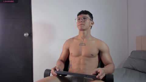 justin online show from February 8, 4:40 am