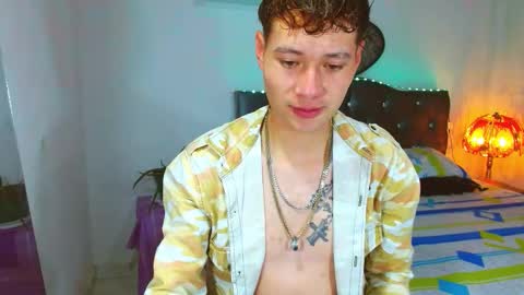 santi online show from March 26, 7:18 pm