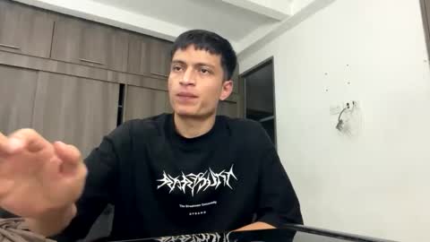 Juan Pablo-independent model online show from March 10, 5:02 am