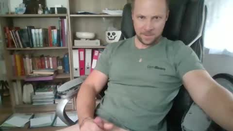 Long distance cumshot online show from May 9, 7:31 am