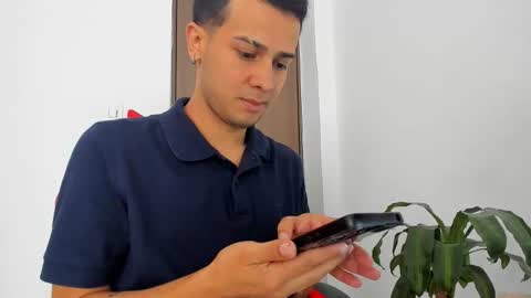 Independence model AbelAsburgo online show from April 6, 5:47 pm