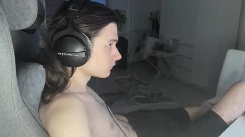 hi  cum in pvt noi extra tip online show from March 3, 2:24 pm