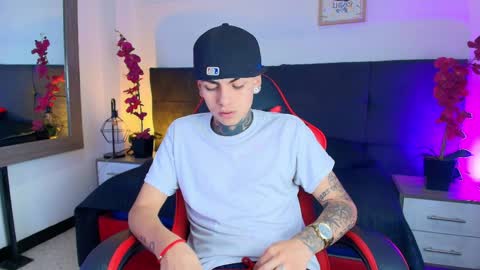 AdamsWalkerr  online show from April 7, 12:38 pm