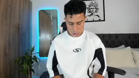 alannaughty_ online show from May 14, 2:42 am