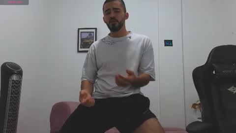 alejandroo_7 online show from June 22, 10:36 pm