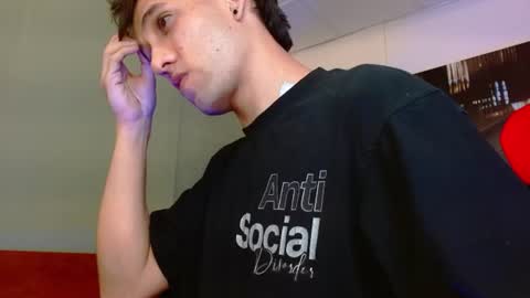 alexgiraldo__ online show from July 1, 1:39 am