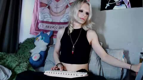 Alien Bella online show from May 22, 7:57 am
