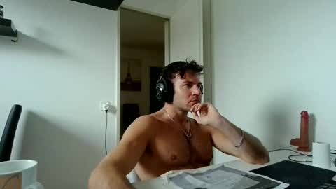 alphah_hunk online show from April 1, 3:09 pm