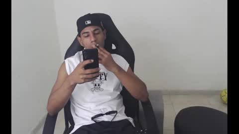 alphas_latins online show from April 6, 4:46 am