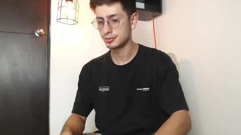 andy_collins__ online show from May 5, 2:24 am