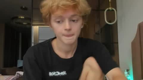 angel_andreww online show from May 18, 4:22 pm