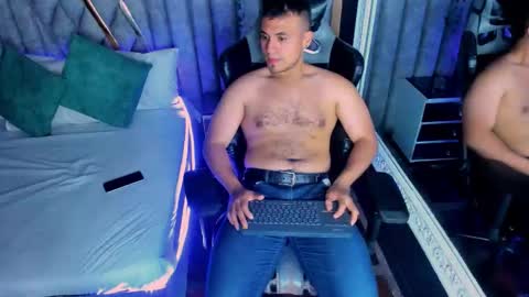 AronOlsen online show from February 23, 9:49 pm