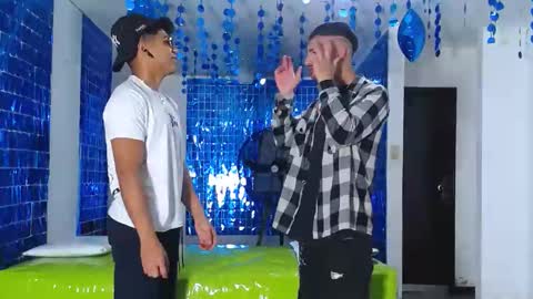 THOMAS AND DAMIAND online show from February 22, 12:16 am