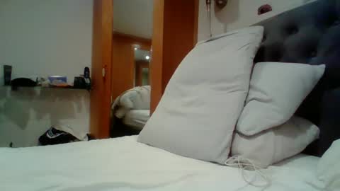 bearboudior online show from June 12, 12:03 pm