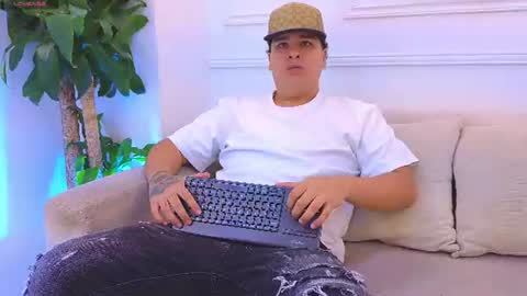 bennett_alejoo online show from July 9, 6:55 pm