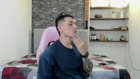 booyhott_ online show from March 8, 9:08 pm