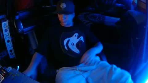 Bowerboi1217 online show from April 11, 5:58 am