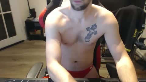 boy_t0y89 online show from December 3, 5:57 am