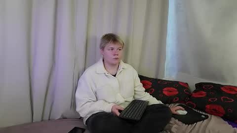 brian_mils online show from February 24, 11:33 am