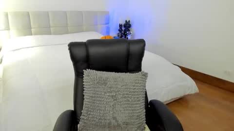 brody_dallas1 online show from November 7, 9:23 am