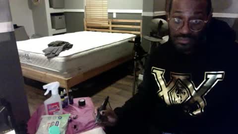 Bungalow Entertainment online show from November 13, 7:02 am