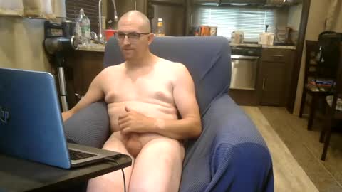 buttnaked4u1 online show from July 7, 7:28 pm