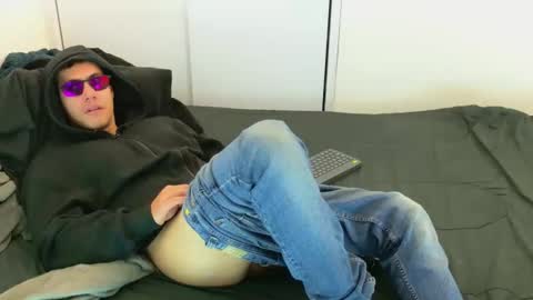 camara110 online show from October 25, 2:35 am