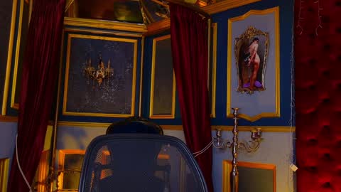 CLICK HERE  --   online show from December 18, 12:29 pm