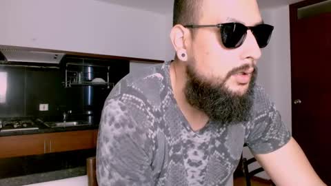 Carlo online show from March 8, 7:29 pm