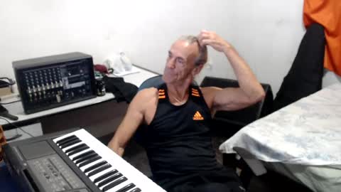 carlos online show from July 28, 12:51 am