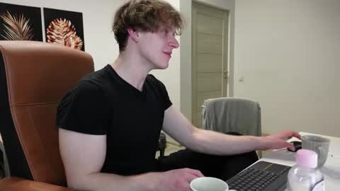 CHARLES DREAMS online show from March 14, 11:45 pm