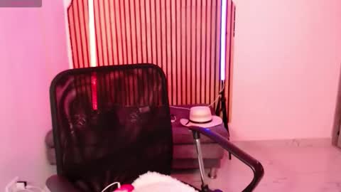 cris         Twitter magnum101010 insta magnumc20 online show from March 14, 6:48 pm