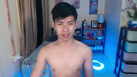 clyde_twinkx online show from April 16, 4:45 am