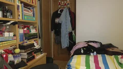 curiosillo1983 online show from April 7, 9:09 am