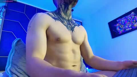 Dallas whitee online show from March 5, 9:00 pm