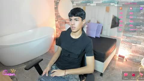 damian_tay online show from May 18, 11:38 am