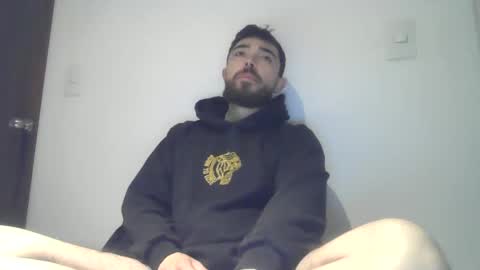 dani3l9905 online show from November 1, 3:54 am