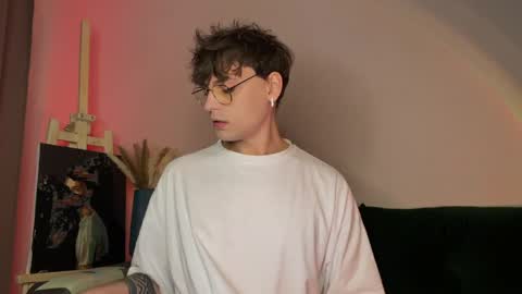 danieltuckerr online show from April 15, 2:00 am