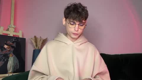 danieltuckerr online show from March 22, 7:41 pm