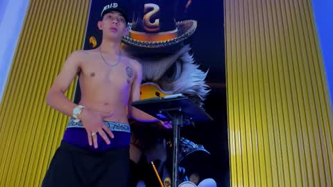 dante_brown1 online show from November 8, 10:46 pm