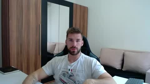 darius_94 online show from May 31, 9:32 am