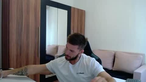 darius_94 online show from May 10, 11:11 am