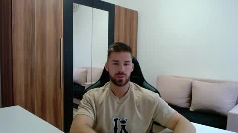 darius_94 online show from May 18, 5:24 am