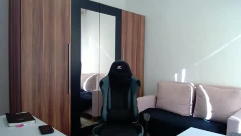 darius_94 online show from May 3, 6:05 am