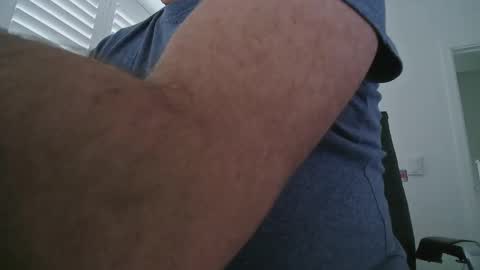 davesu12345 online show from February 25, 8:15 am