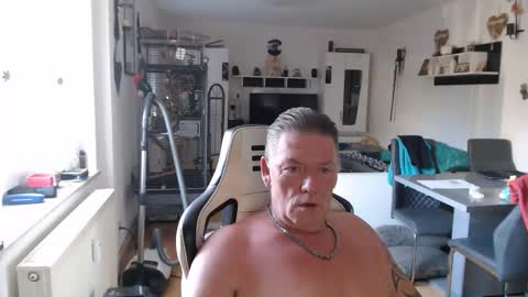 deinprinz2312 online show from June 7, 4:41 am