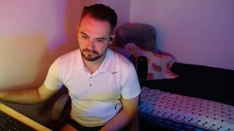 Dereck Mills3 online show from May 6, 2:01 am