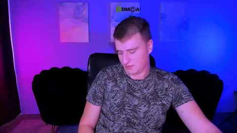 derek_hawk_ online show from December 4, 9:49 am